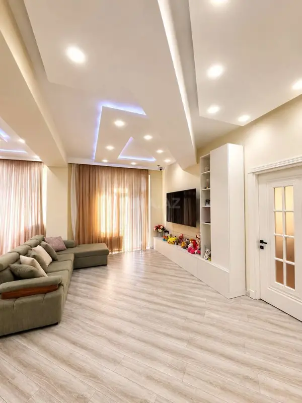 Satılır 3 otaqlı mənzil 110 m²