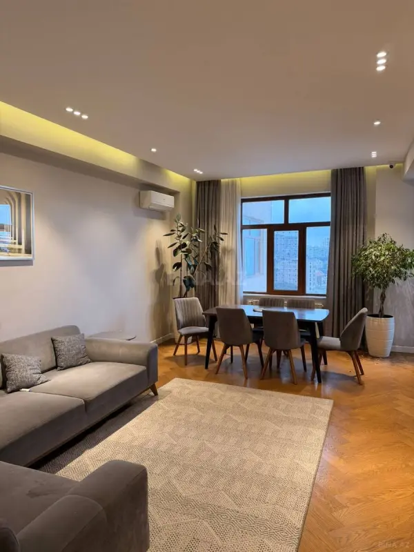 Satılır 3 otaqlı mənzil 140 m²