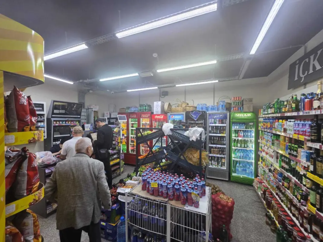 Satılır obyekt 200 m²