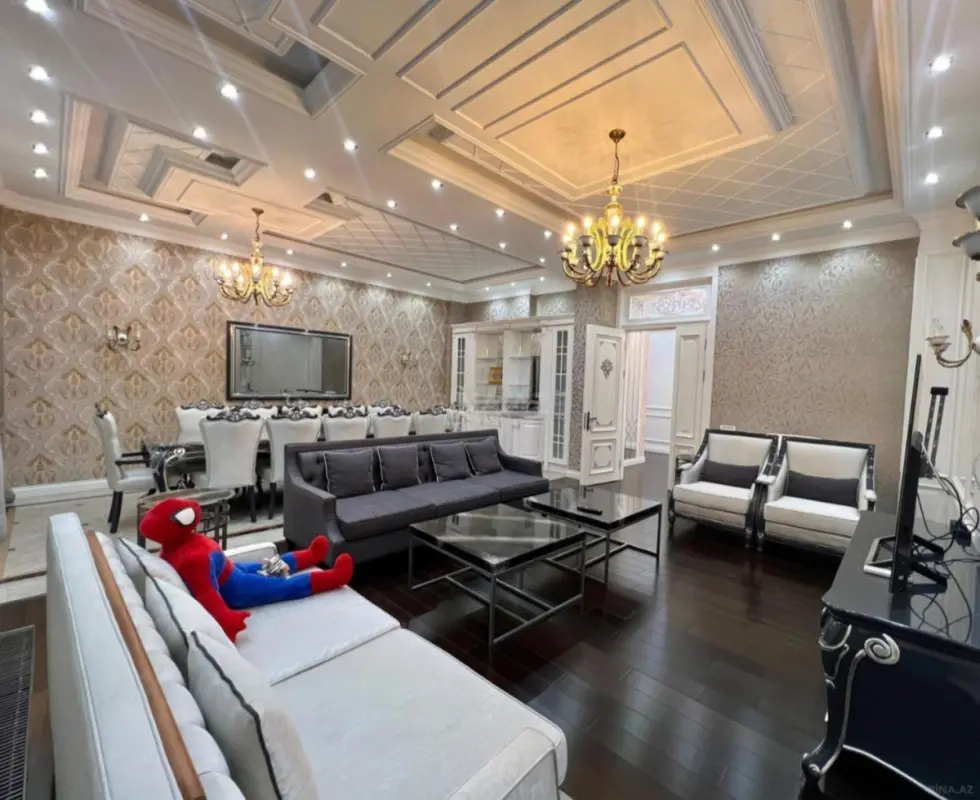 Kirayə verilir 4 otaqlı mənzil 275 m²