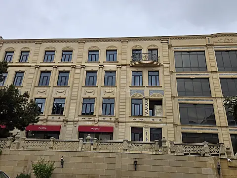Kirayə verilir 20 otaqlı ofis 2200 m² — Bakı 20 otaq 2200.00 m²