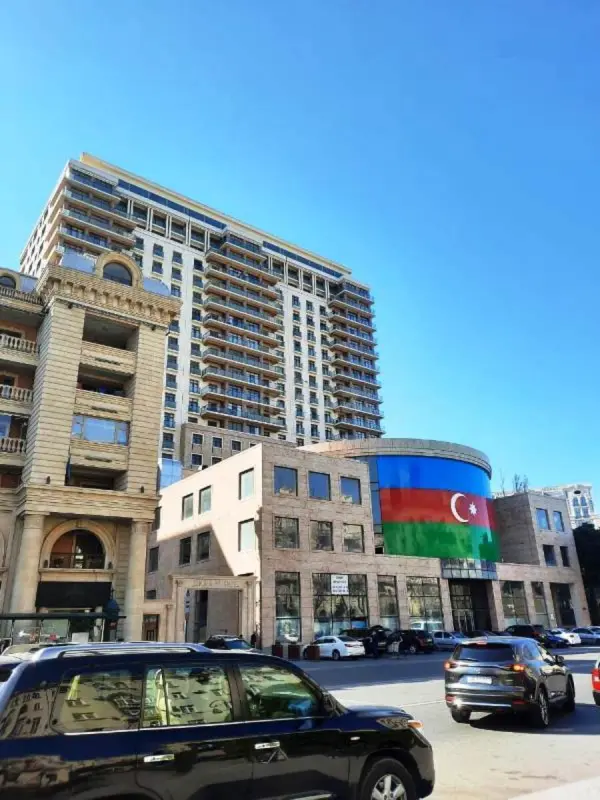 Kirayə verilir 3 otaqlı mənzil 160 m²