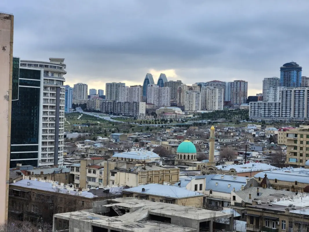 Kirayə verilir 2 otaqlı mənzil 100 m²