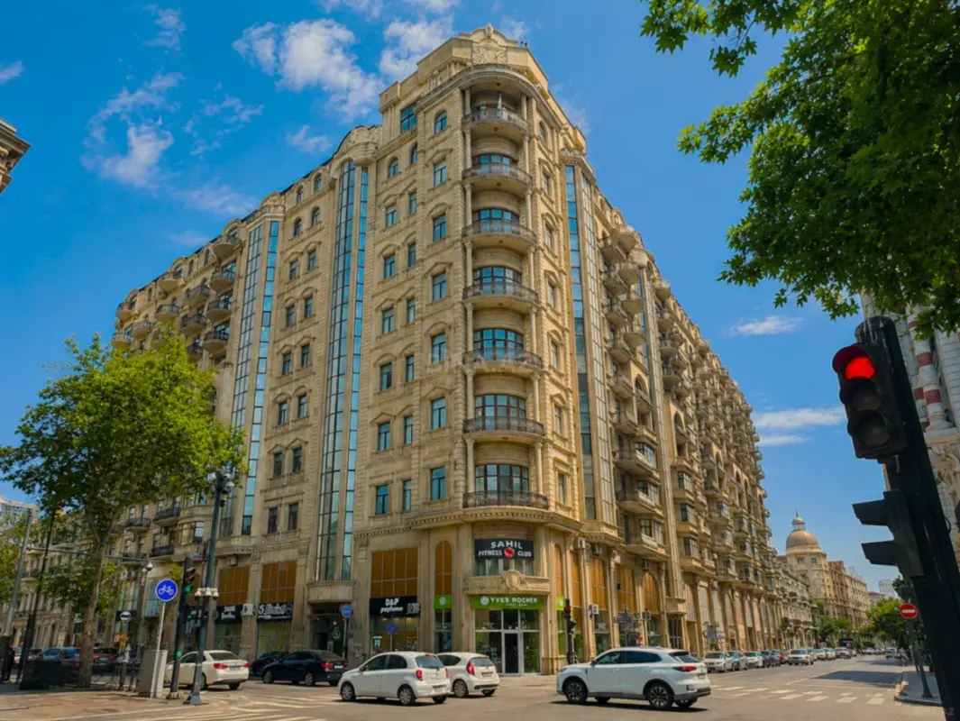 Satılır 3 otaqlı mənzil 150 m²