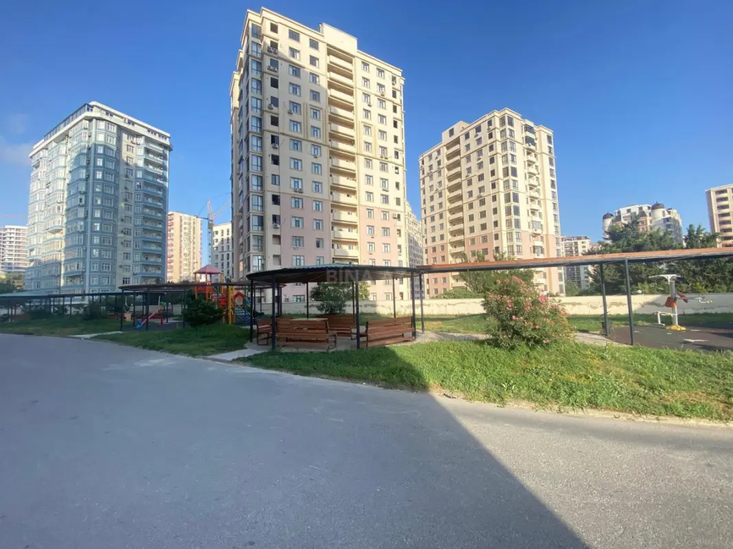 Satılır 3 otaqlı mənzil 135.5 m²