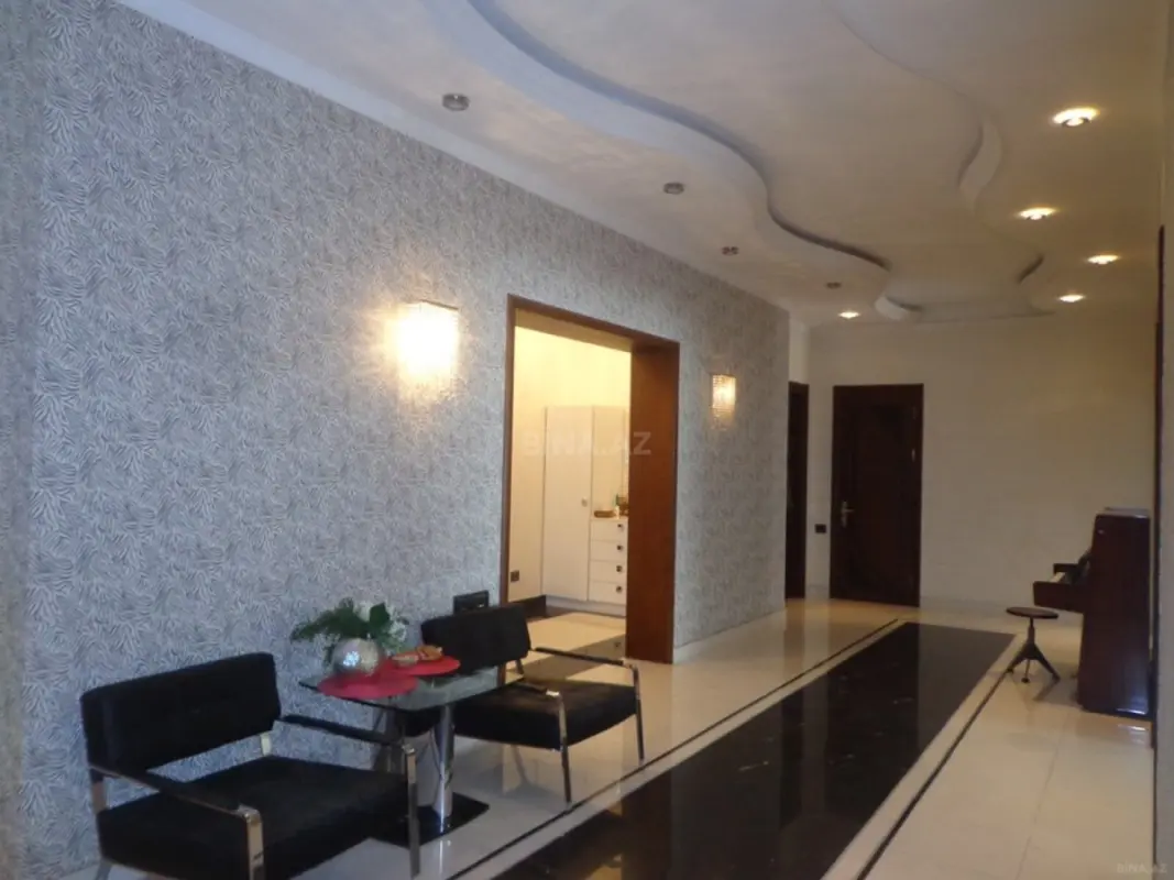 Satılır 4 otaqlı mənzil 212 m²