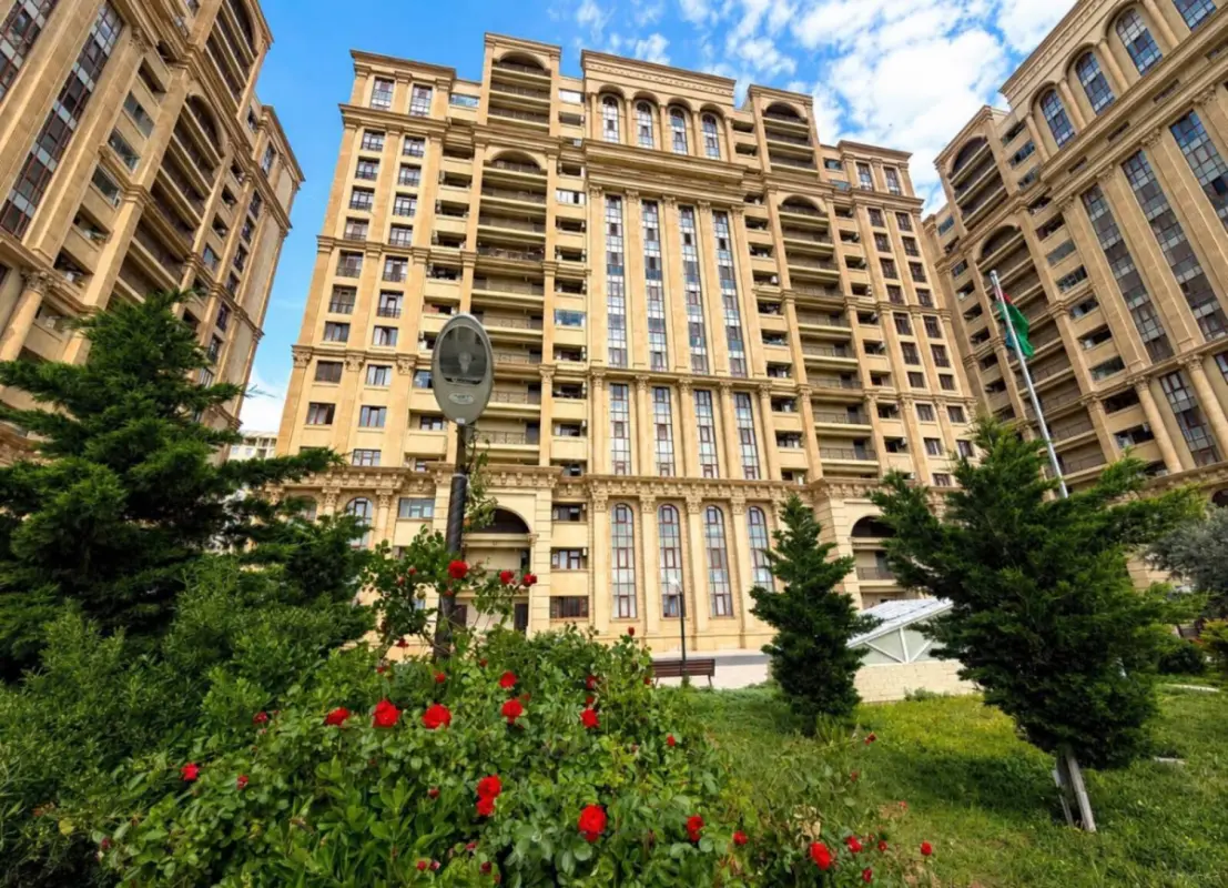 Satılır 3 otaqlı mənzil 130 m²