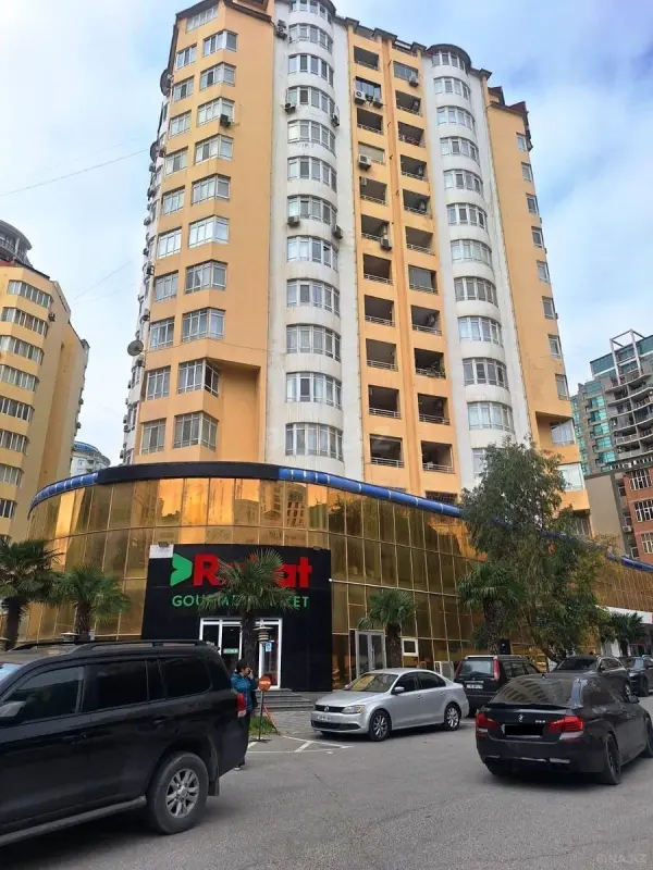 Satılır 4 otaqlı mənzil 170 m²