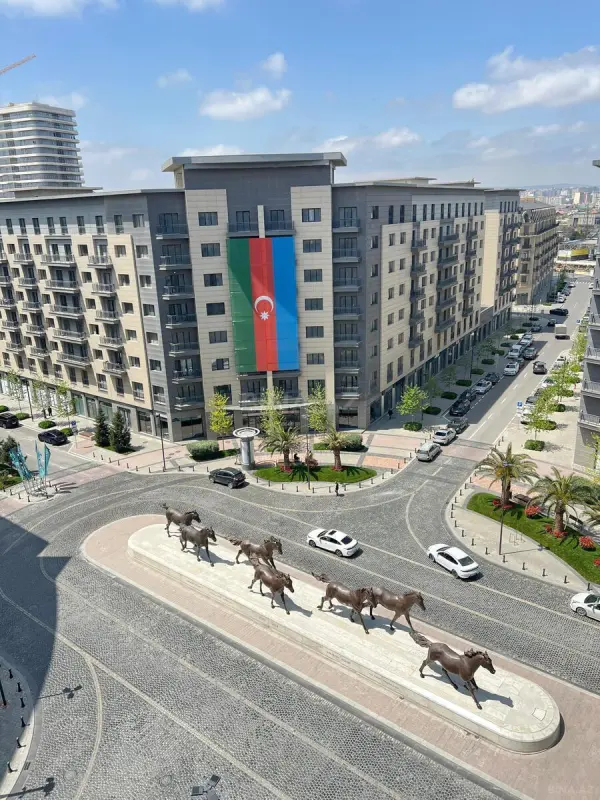 Satılır 4 otaqlı mənzil 214 m²