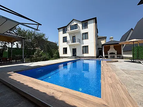 Kirayə verilir 6 otaqlı həyət evi 600 m² — Quba 6 otaq 600.00 m²