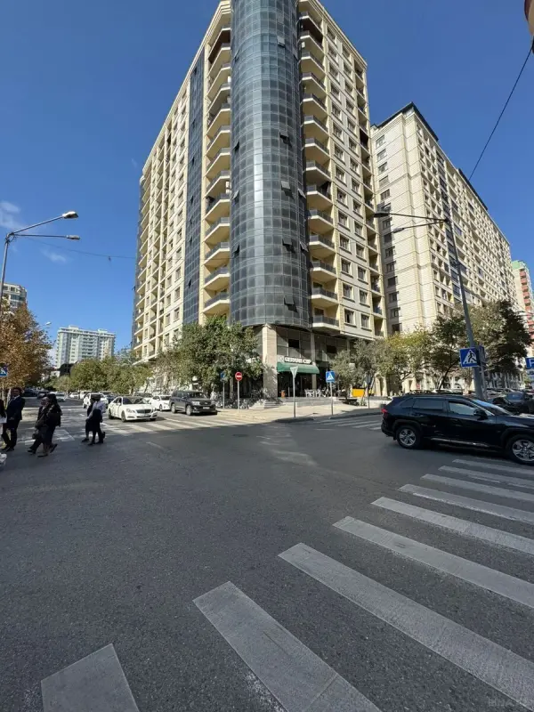 Satılır 2 otaqlı mənzil 133 m²