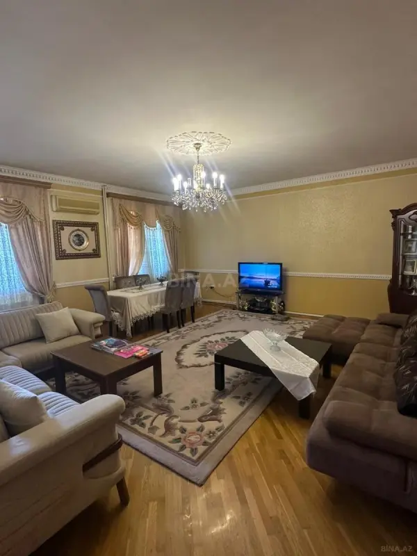 Satılır 4 otaqlı mənzil 135 m²
