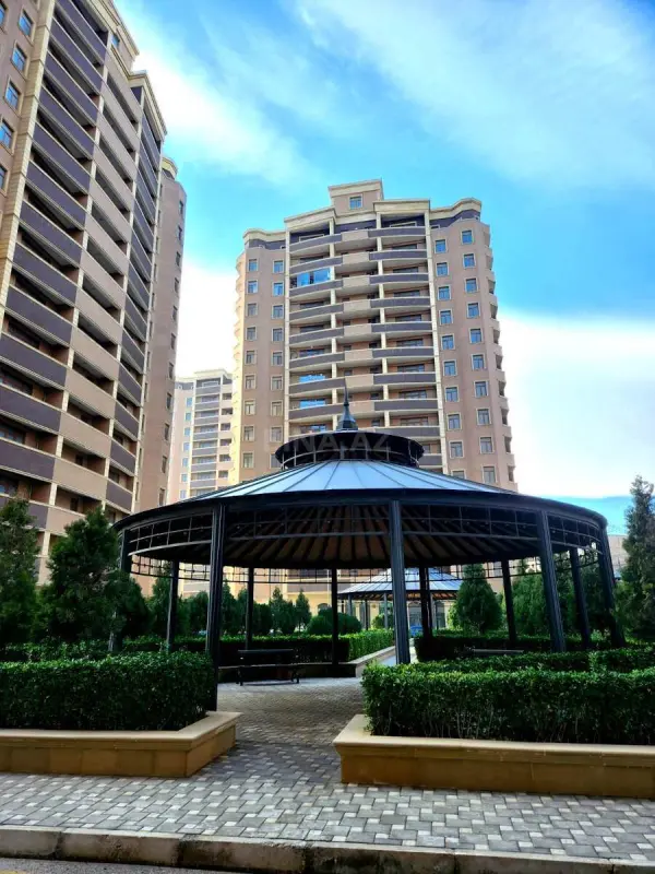 Satılır 3 otaqlı mənzil 108 m²