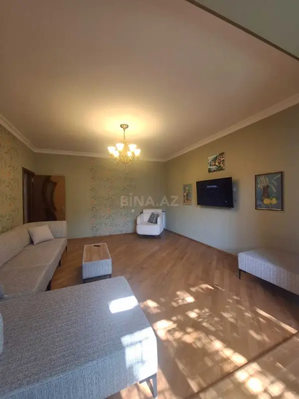 Kirayə verilir 4 otaqlı mənzil 120 m²