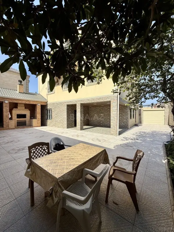 Satılır 6 otaqlı həyət evi 300 m²