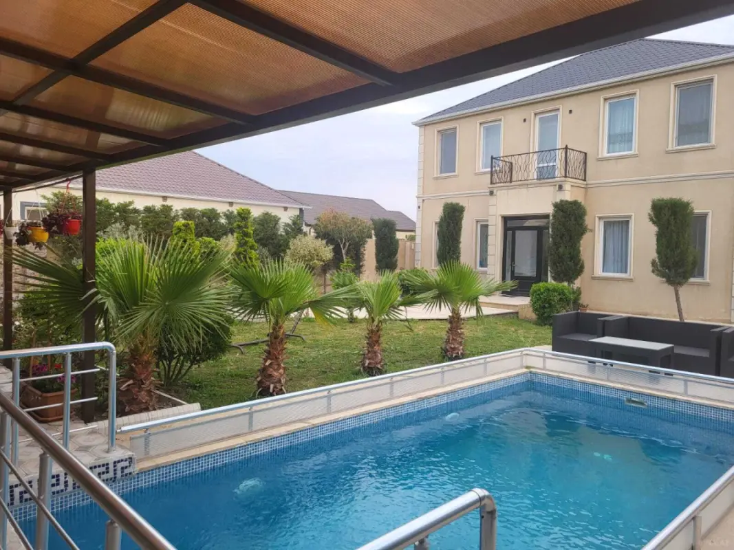 Kirayə verilir 5 otaqlı həyət evi 240 m²