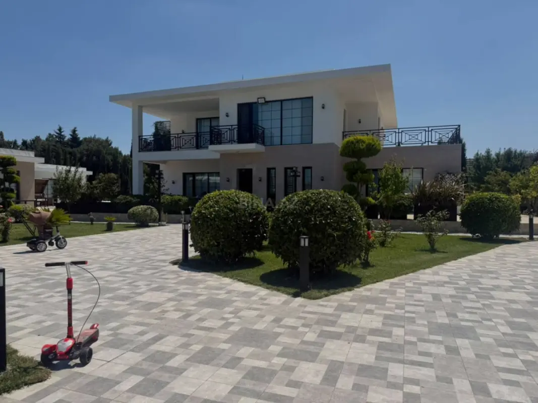 Satılır 7 otaqlı həyət evi 510 m²