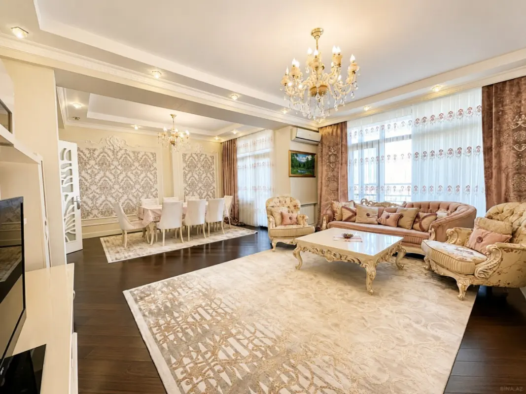 Satılır 4 otaqlı mənzil 240 m²