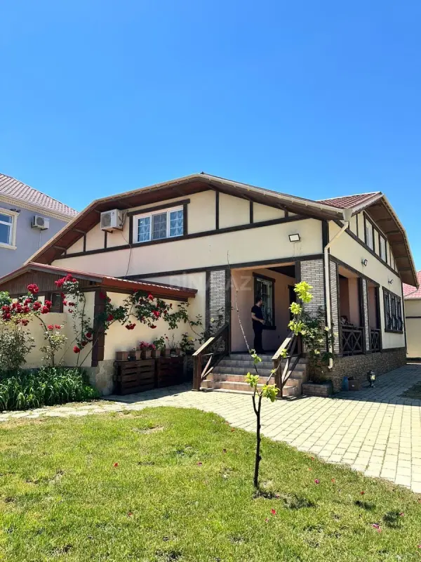 Satılır 4 otaqlı həyət evi 220 m²