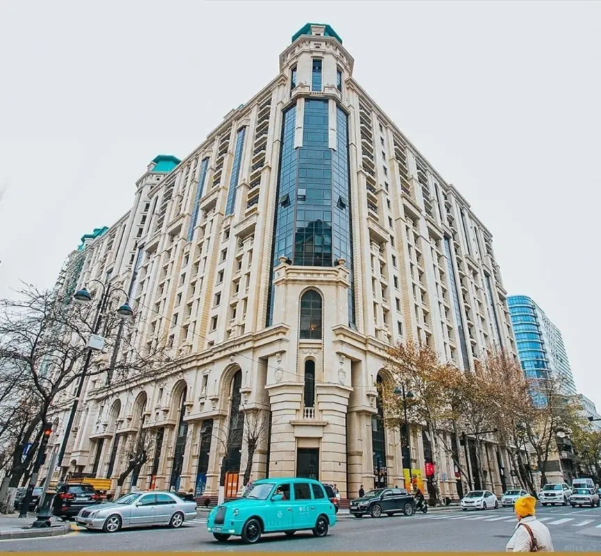 Satılır 4 otaqlı mənzil 211 m²