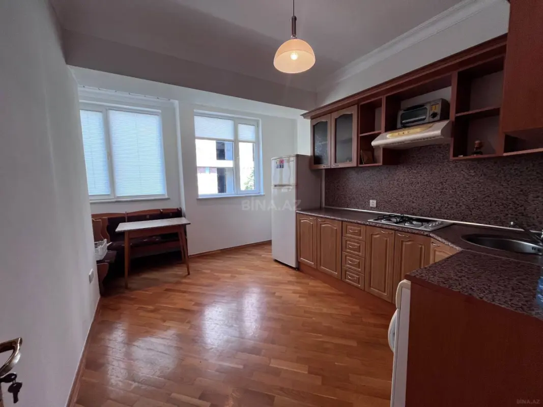 Kirayə verilir 2 otaqlı mənzil 80 m²