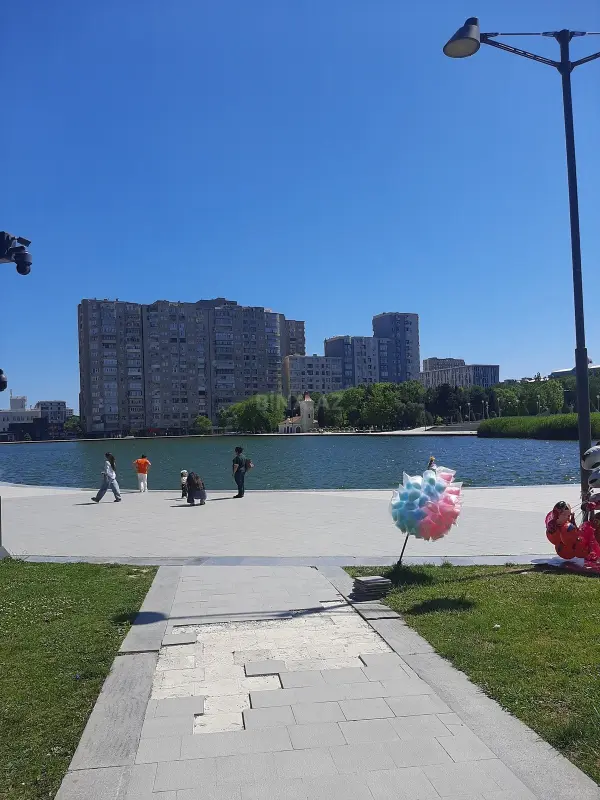 Satılır 5 otaqlı mənzil 220 m²