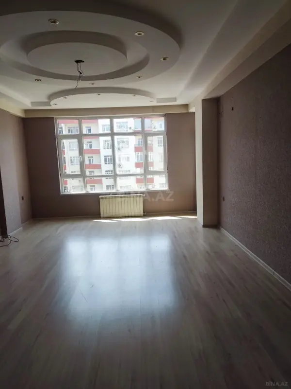 Kirayə verilir 4 otaqlı mənzil 135 m²