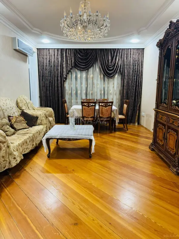 Kirayə verilir 2 otaqlı mənzil 77 m²
