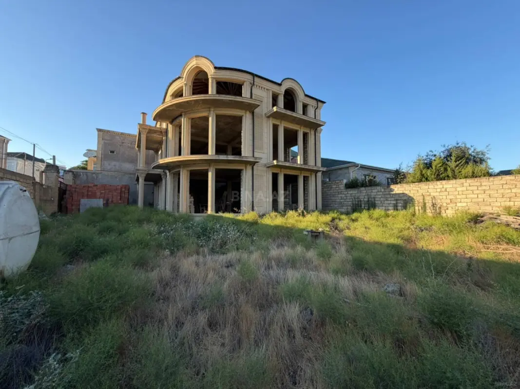 Satılır 7 otaqlı həyət evi 400 m²