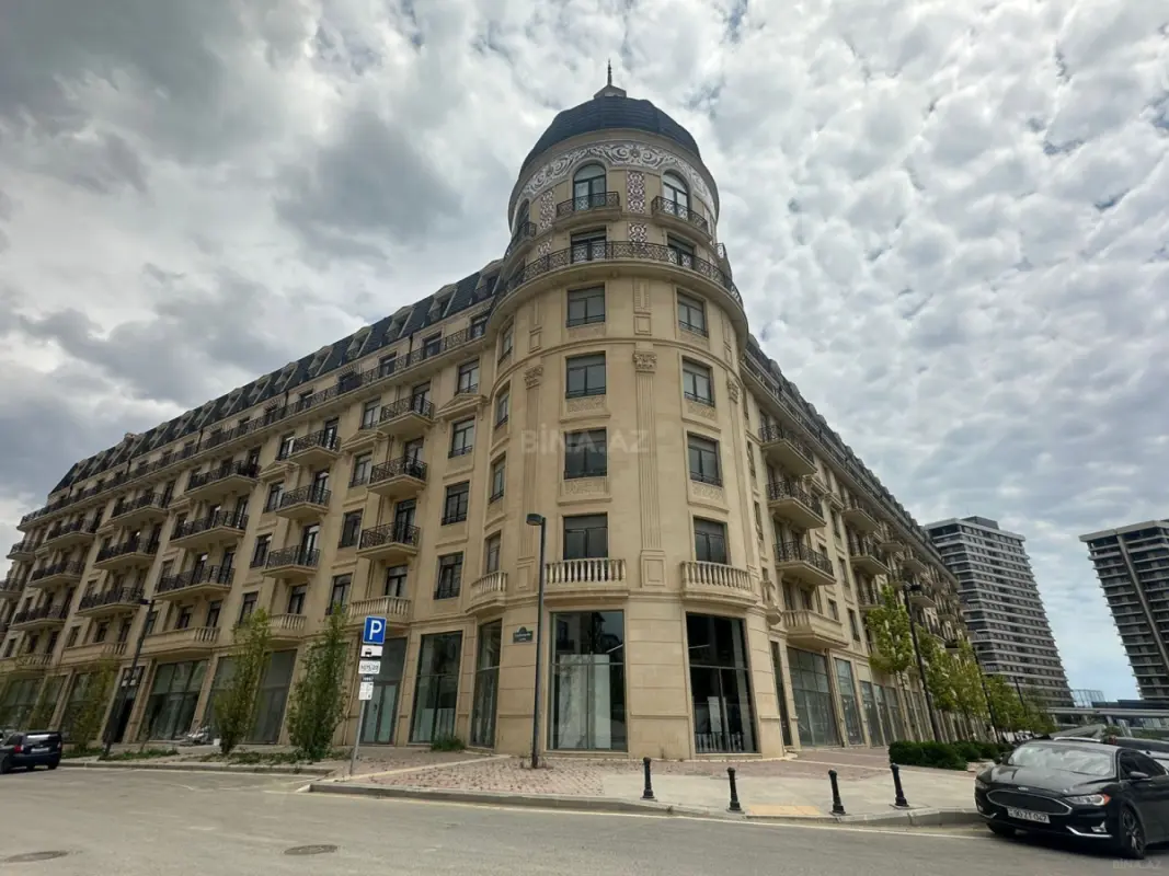 Satılır 3 otaqlı mənzil 121 m²