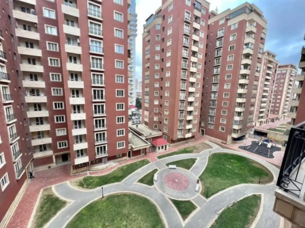 Satılır 3 otaqlı mənzil 118 m²