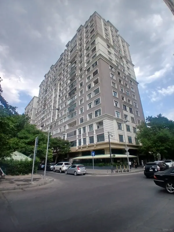 Satılır 3 otaqlı mənzil 105 m²