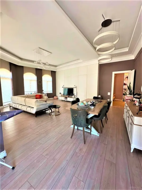 Kirayə verilir 5 otaqlı mənzil 235 m²