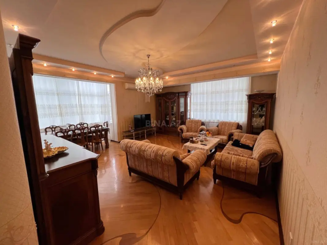 Satılır 4 otaqlı mənzil 185 m²