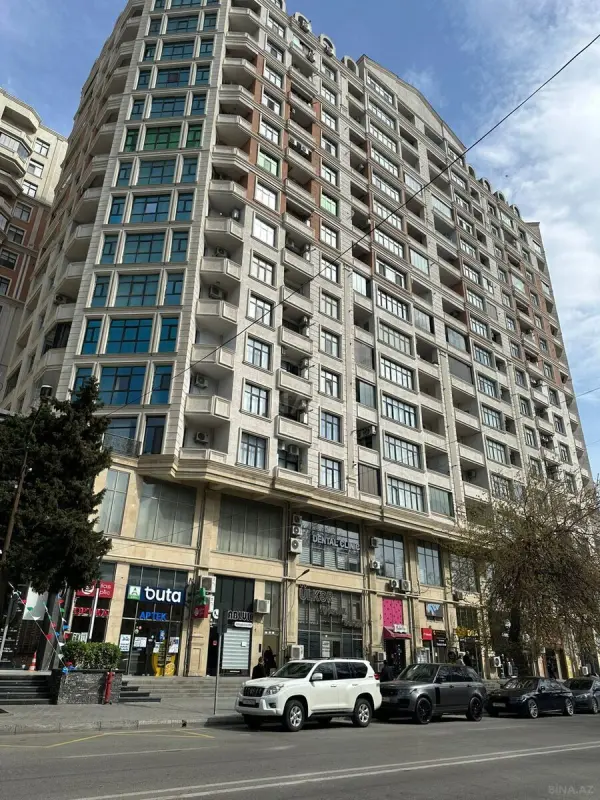 Satılır 3 otaqlı mənzil 145 m²