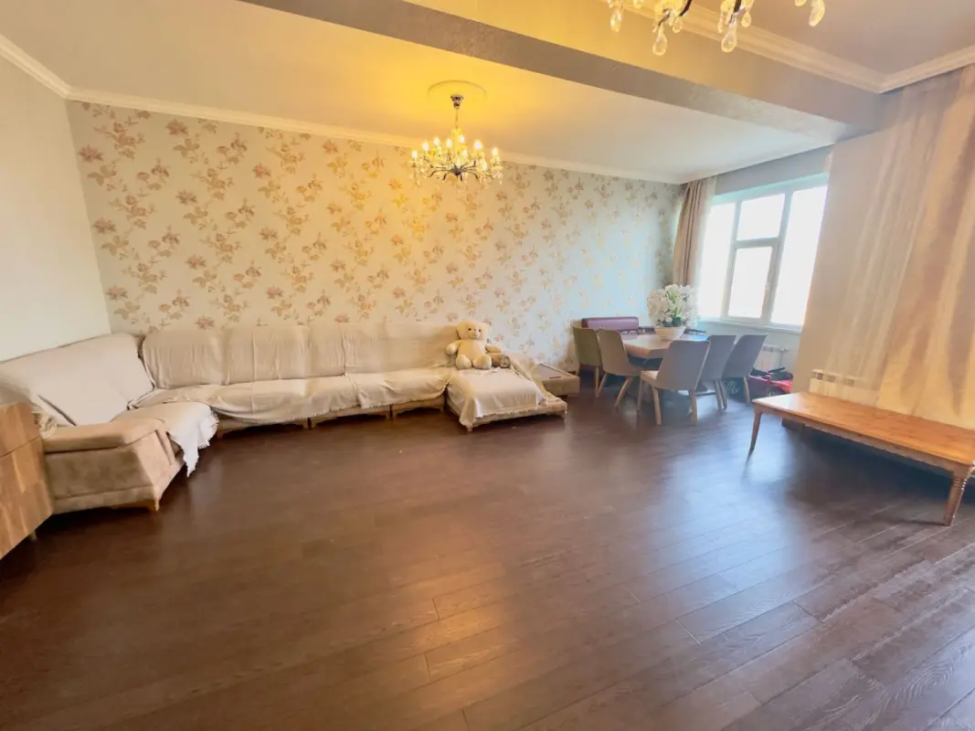 Satılır 4 otaqlı mənzil 165 m²