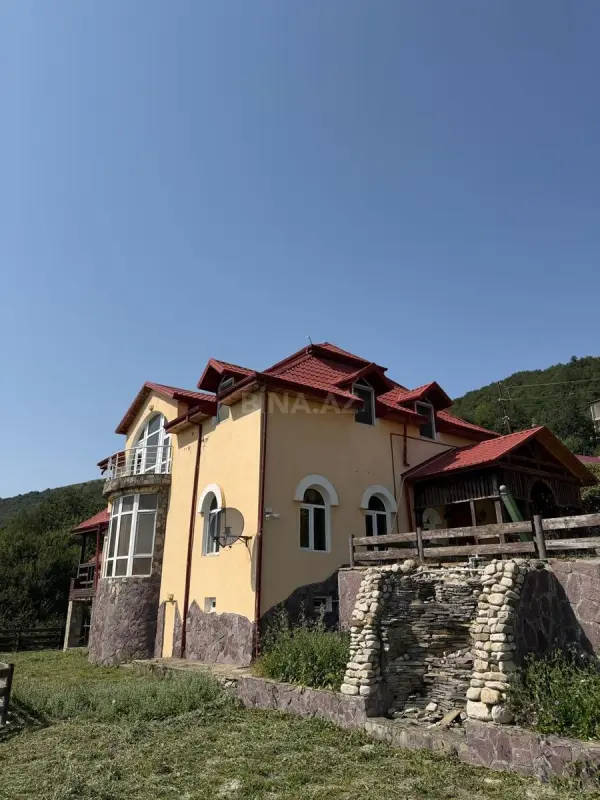Satılır 6 otaqlı həyət evi 200 m²