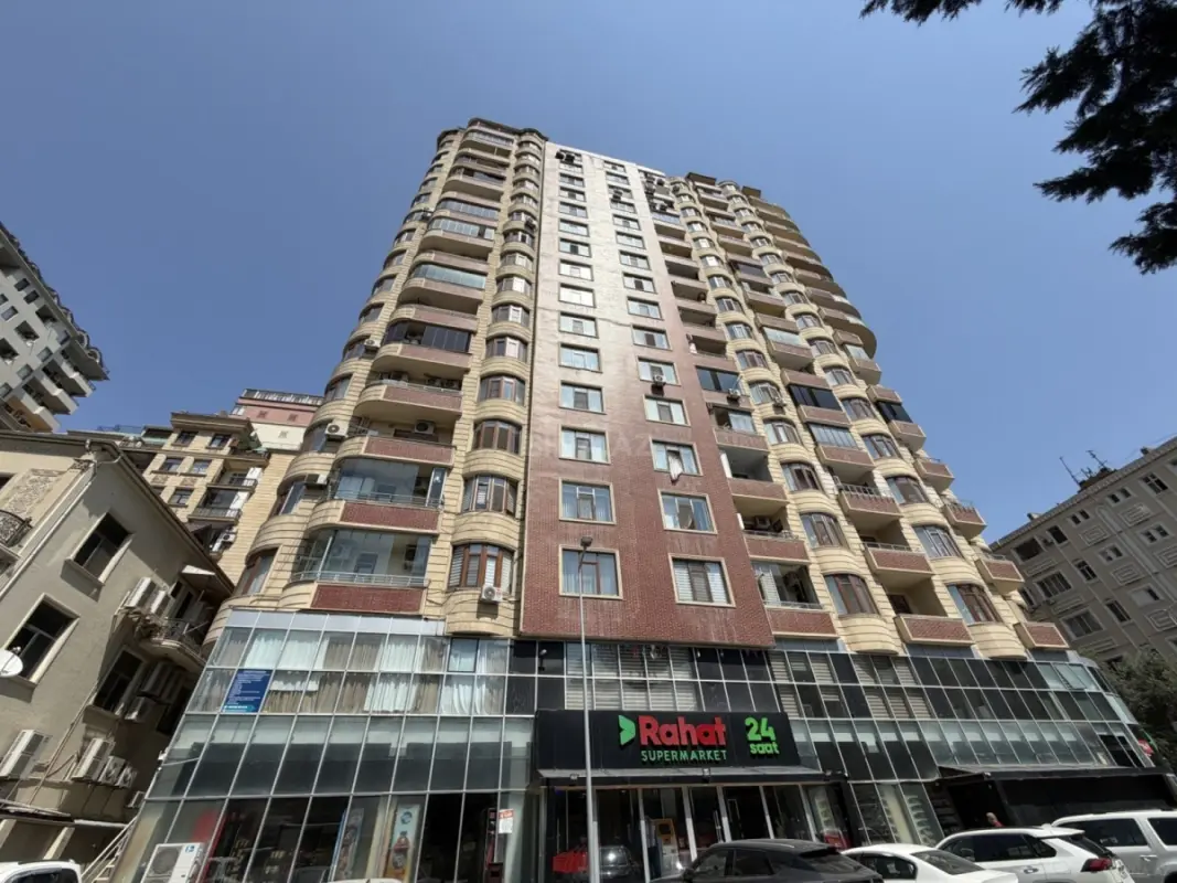 Satılır 3 otaqlı mənzil 170 m²