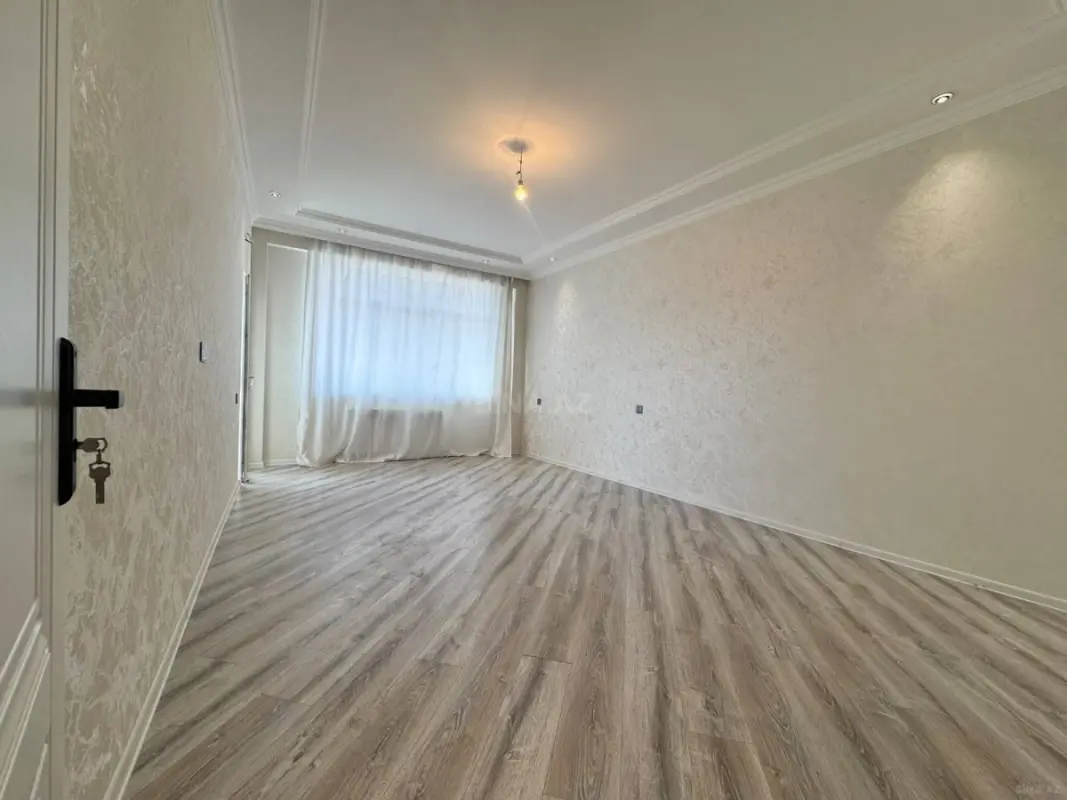 Satılır 4 otaqlı mənzil 110 m²