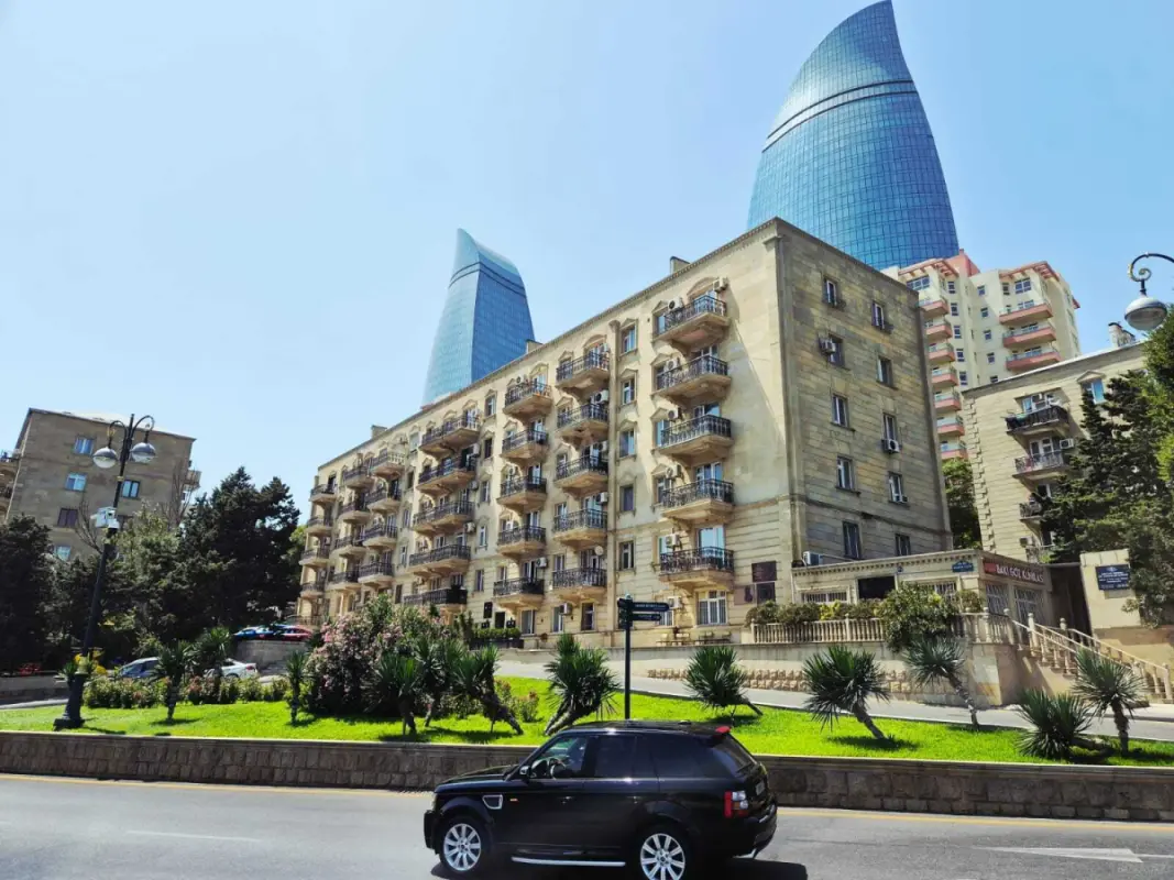 Satılır 2 otaqlı mənzil 49 m²