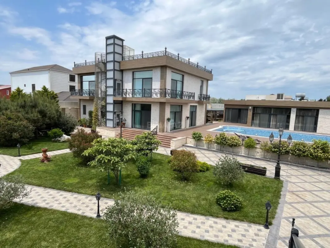 Kirayə verilir 10 otaqlı həyət evi 800 m²