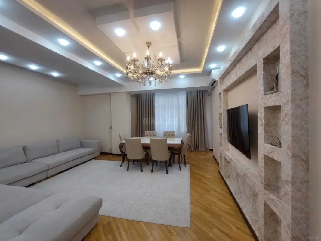 Satılır 4 otaqlı mənzil 174 m²