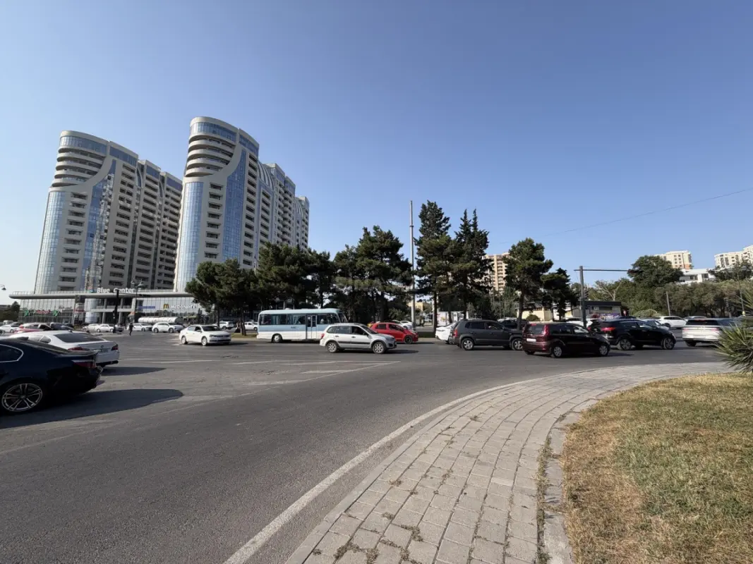 Satılır 4 otaqlı mənzil 100 m²