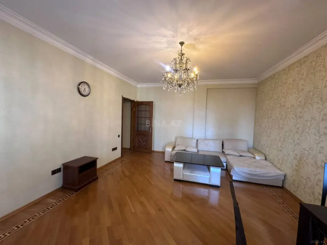 Satılır 3 otaqlı mənzil 137 m²