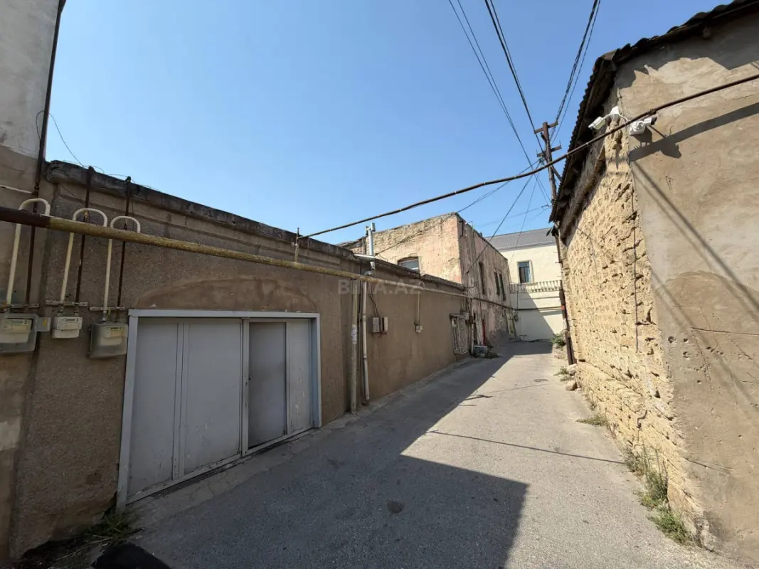 Satılır 8 otaqlı həyət evi 376 m²