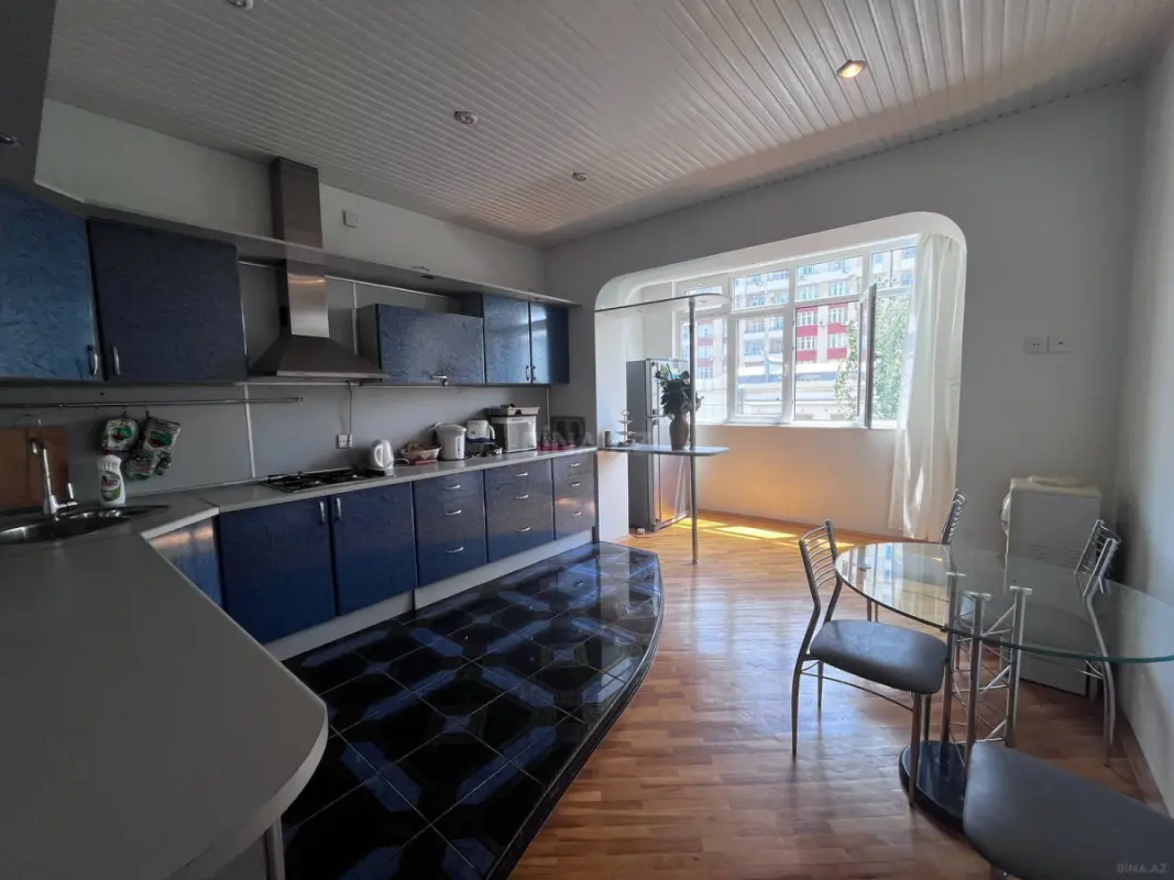 Kirayə verilir 4 otaqlı mənzil 170 m²
