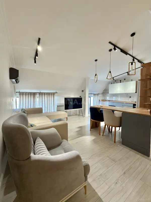 Satılır 2 otaqlı mənzil 75 m²