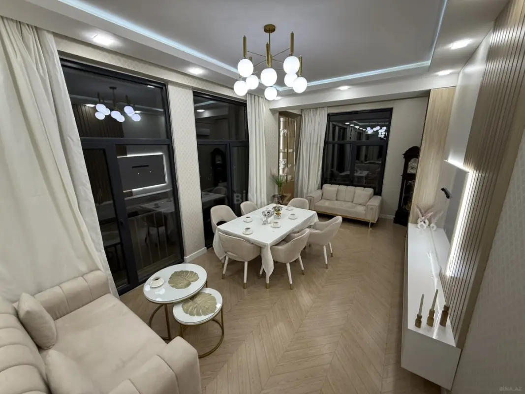 Satılır 4 otaqlı mənzil 135 m²