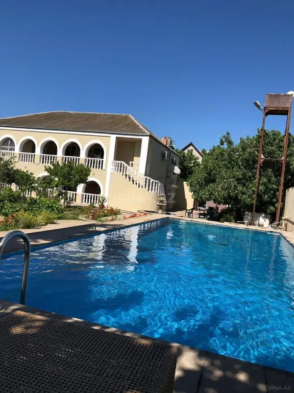 Kirayə verilir 6 otaqlı həyət evi 340 m²