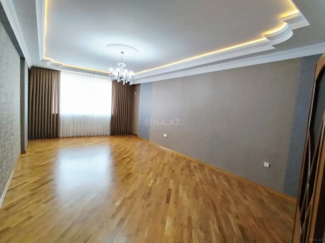 Satılır 3 otaqlı mənzil 108 m²
